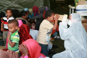 Immigrazione: arrivata nave con 294 profughi a Taranto